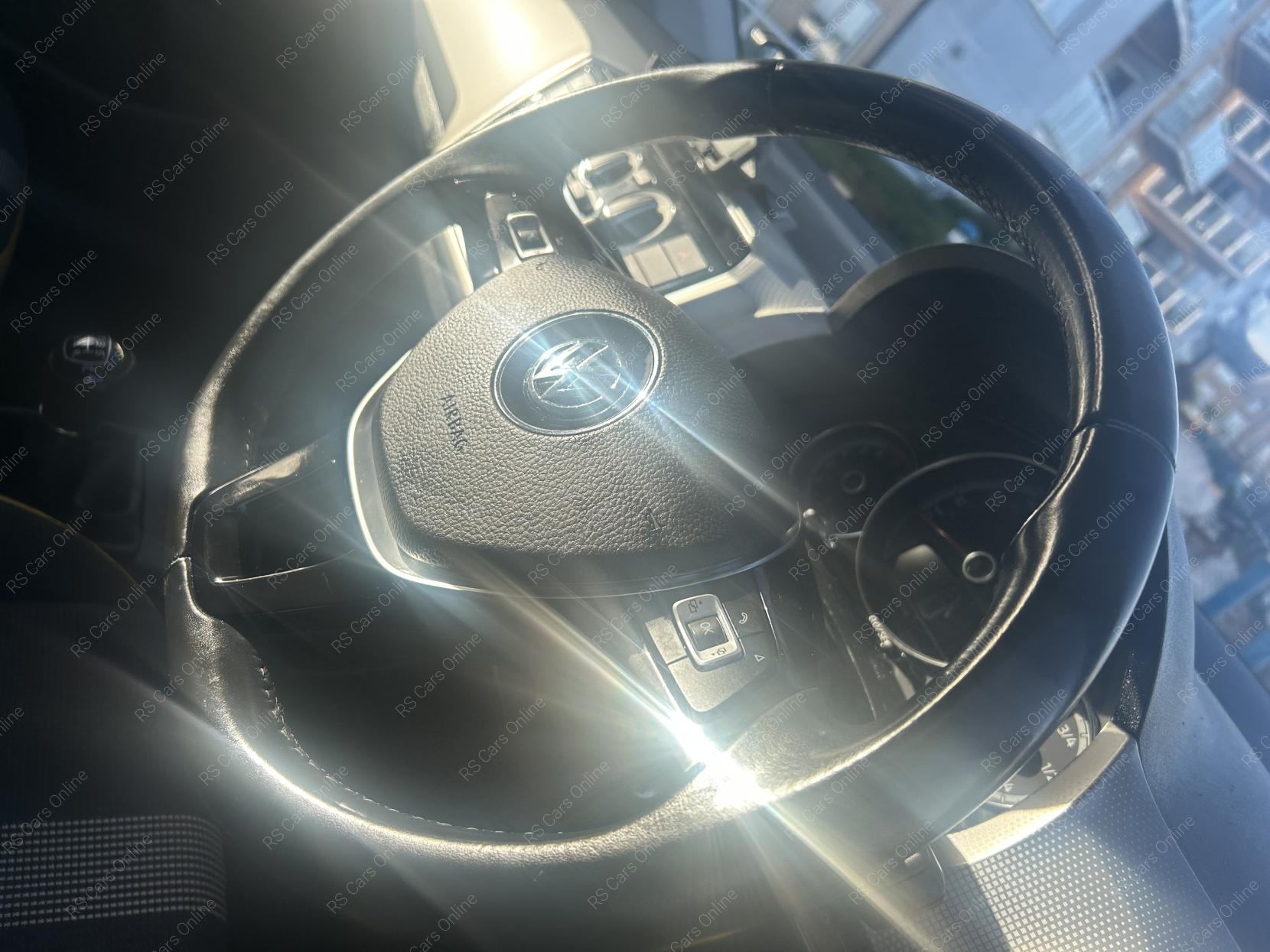 Volkswagen up! 1.0 High up! Hatchback 3dr Petrol Manual Euro 6 (75 ps)